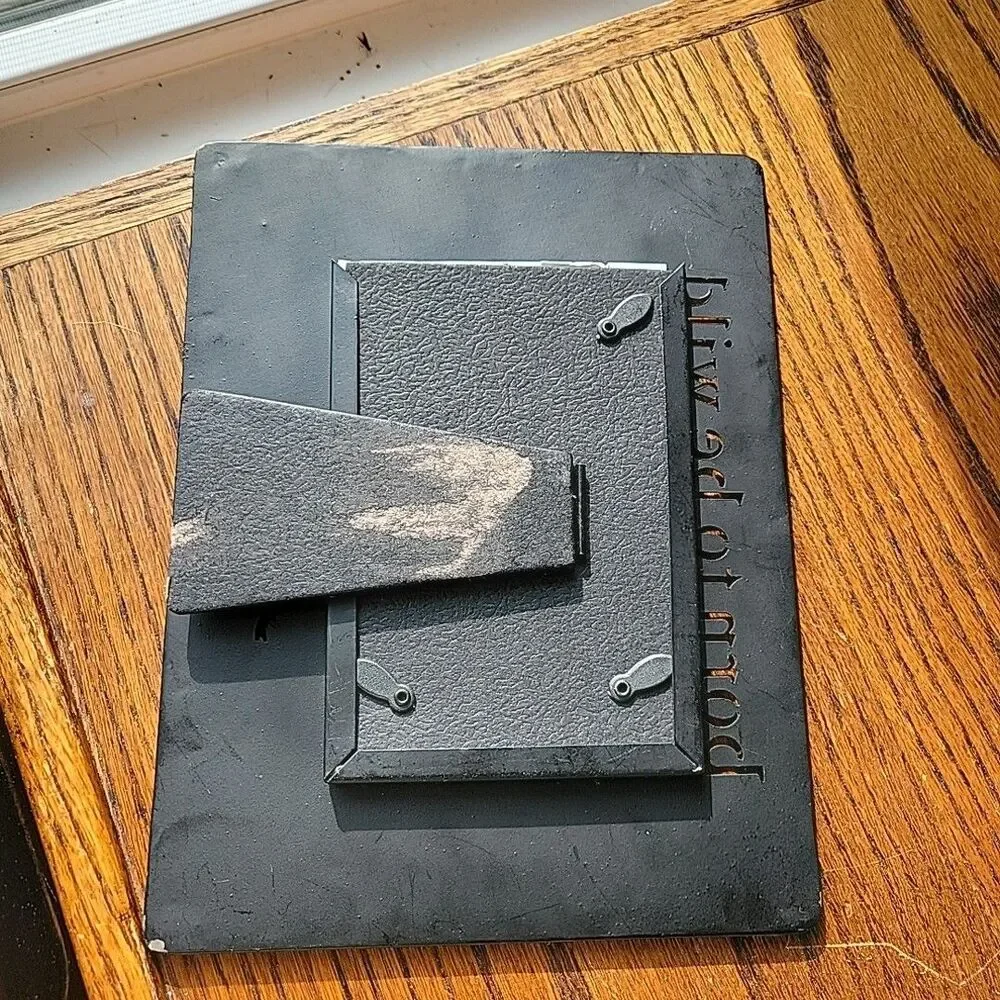 Vtg Metal photo frame 